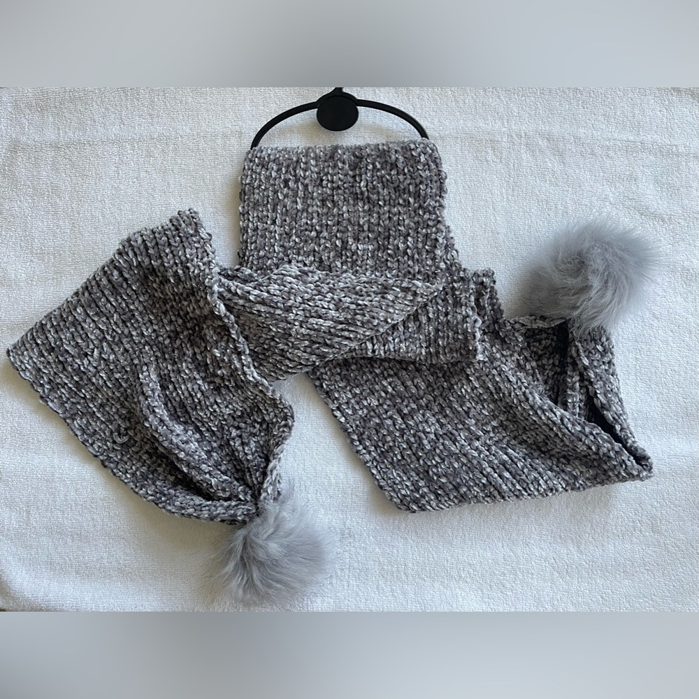 WOMEN’S GREY SCARF
